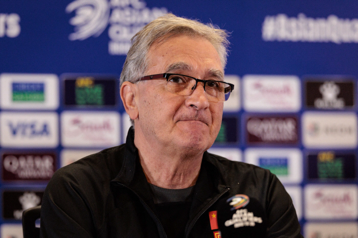 , World Cup frustration → Explosion of criticism of the worst winning rate...In the end, Ivankovic is close to the end of his resignation, achieving the preconditions for staying in office NO