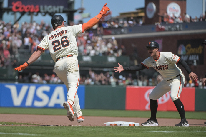 Be careful and be careful not to start SF Lee Jung-hoo → He will play as a substitute, considering the back condition that coach Melvin revealed. SF kills two birds with one stone after four consecutive wins  two birds with one stone!