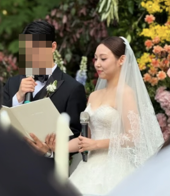 Bouquet Collector Cho Kwon Unveils Miss A Min's Handsome Husband...JYP family is here. 