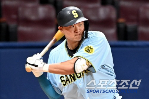 Chew on the second team. Yum Liang's special order is being completed. Three home runs in one game, five home runs in five games, and seven home runs exploded 
