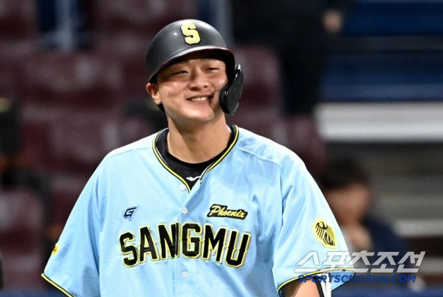 Chew on the second team. Yum Liang's special order is being completed. Three home runs in one game, five home runs in five games, and seven home runs exploded 