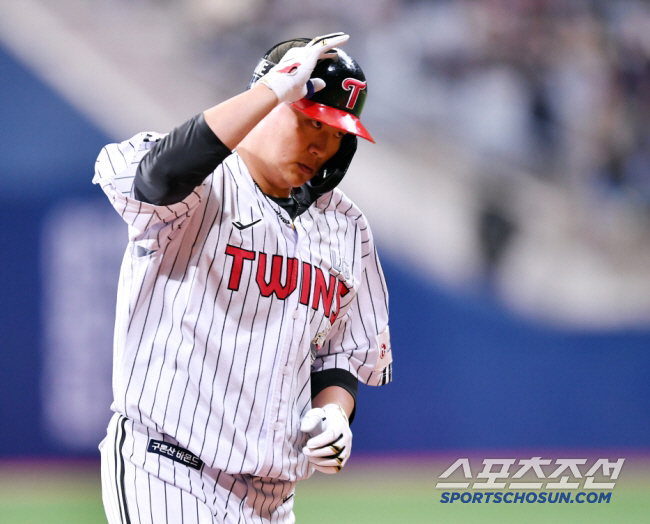 Chew on the second team. Yum Liang's special order is being completed. Three home runs in one game, five home runs in five games, and seven home runs exploded 