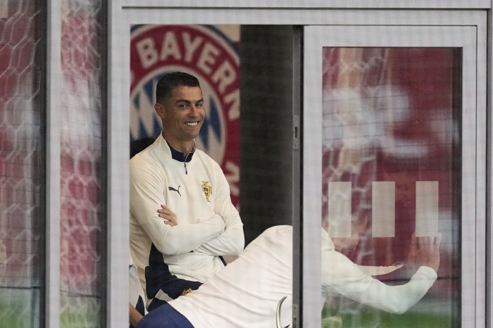 Hey, the latte is a 17-year-old Ronaldo who spent 300,000 won a month in a boarding house…The first match against Next Messi on the 9th