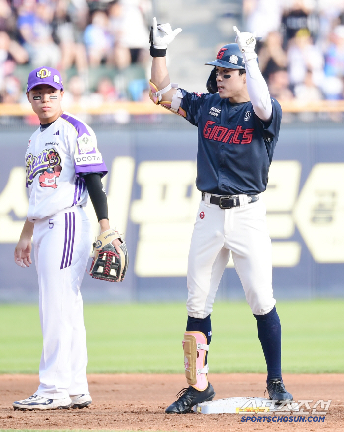 I didn't care about the fence Kim Won-joong saved Kim Dong-hyuk's The Catch, and the young fielders of good defense who flew all over the body to Information Geun, won