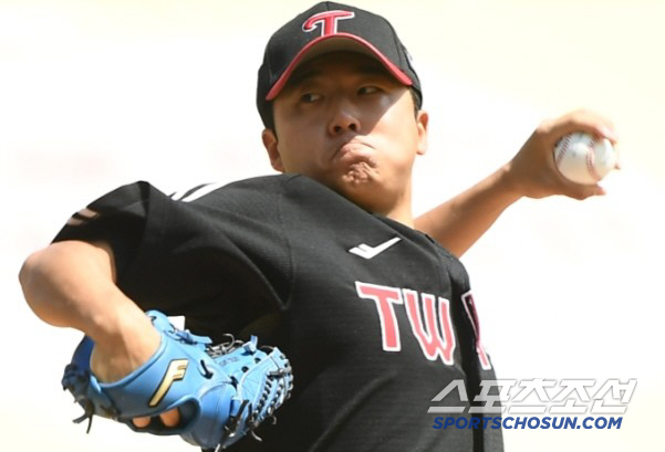 In addition, Seung-gi Song Seung-gi is close to winning seven games without allowing 5K runs in seven innings. 20.1 consecutive scoreless innings. ERA 2.30, No. 3 overall, No. 1 in Korea 