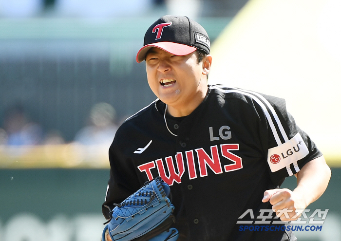 In addition, Seung-gi Song Seung-gi is close to winning seven games without allowing 5K runs in seven innings. 20.1 consecutive scoreless innings. ERA 2.30, No. 3 overall, No. 1 in Korea 