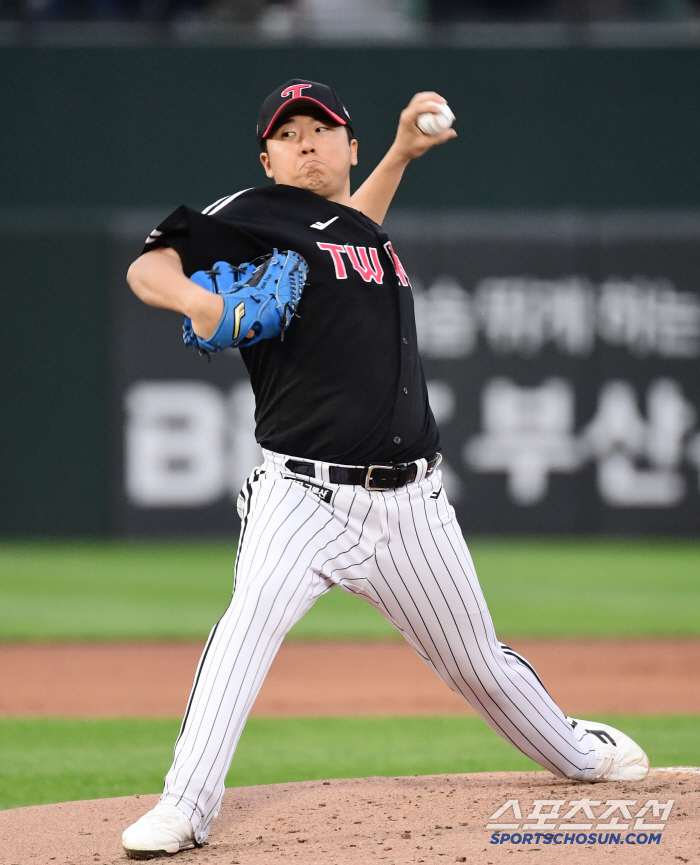 In addition, Seung-gi Song Seung-gi is close to winning seven games without allowing 5K runs in seven innings. 20.1 consecutive scoreless innings. ERA 2.30, No. 3 overall, No. 1 in Korea 