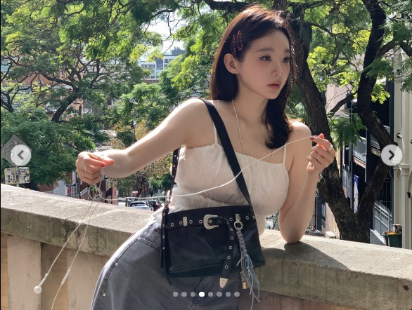 Kang Min-kyung, your body doesn't hurt even with the flu...Admiration for the slip top fit