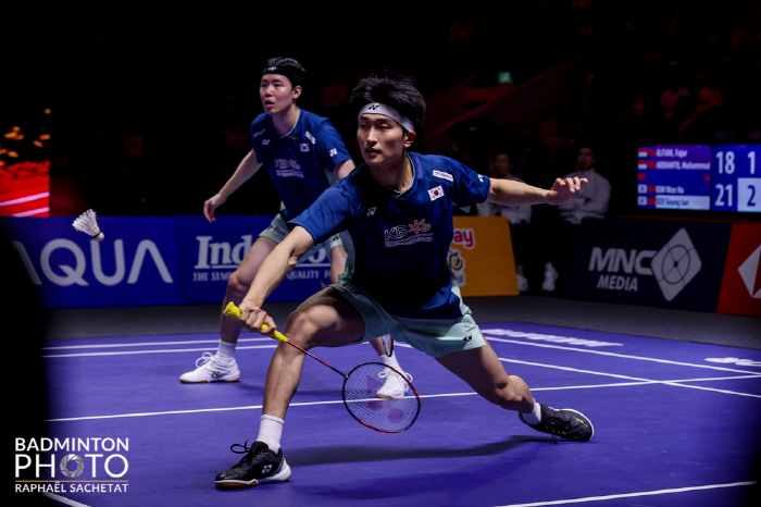 Korea Shuttlecock Harvests Double Gold Medal at Indonesia Open...Side by side, reverse-reversal Ahn Se-young won his 5th season and Seo Seung-jae Kim Won-ho's 4th win
