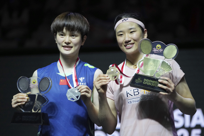 Korea Shuttlecock Harvests Double Gold Medal at Indonesia Open...Side by side, reverse-reversal Ahn Se-young won his 5th season and Seo Seung-jae Kim Won-ho's 4th win