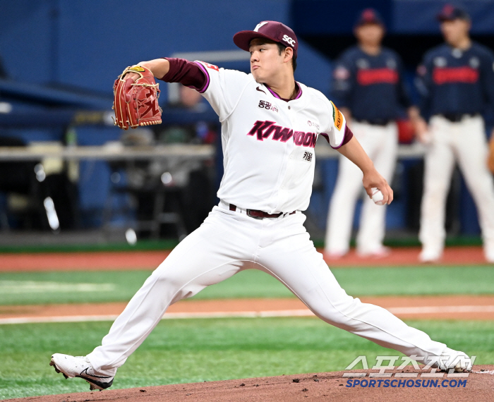 LG, who is in danger of losing the sweep despite being chased by 0.5G cars, and Oh Ji-hwan, who started four consecutive games, are excluded. Instead of Park Dongwon, Moon Sungjoo is number five
