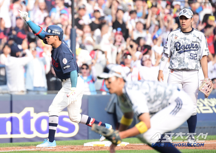 Lotte leadoff, you were a lover...On the day of the final triple, he expressed his feelings toward his wife