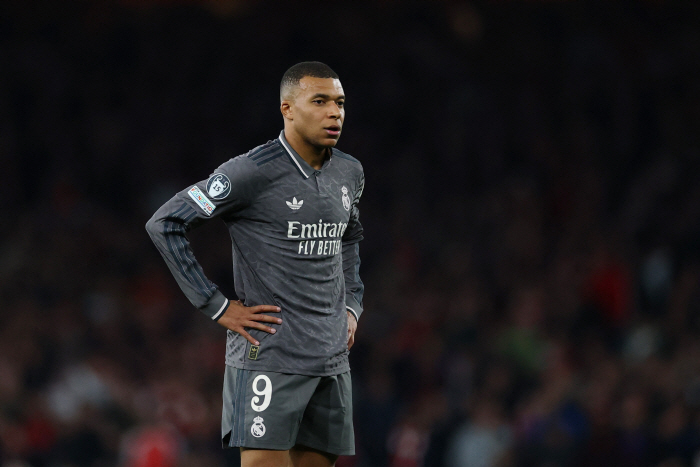 Mbappe has no bitter taste in winning his old team's PSG Champions. I'm just congratulating you