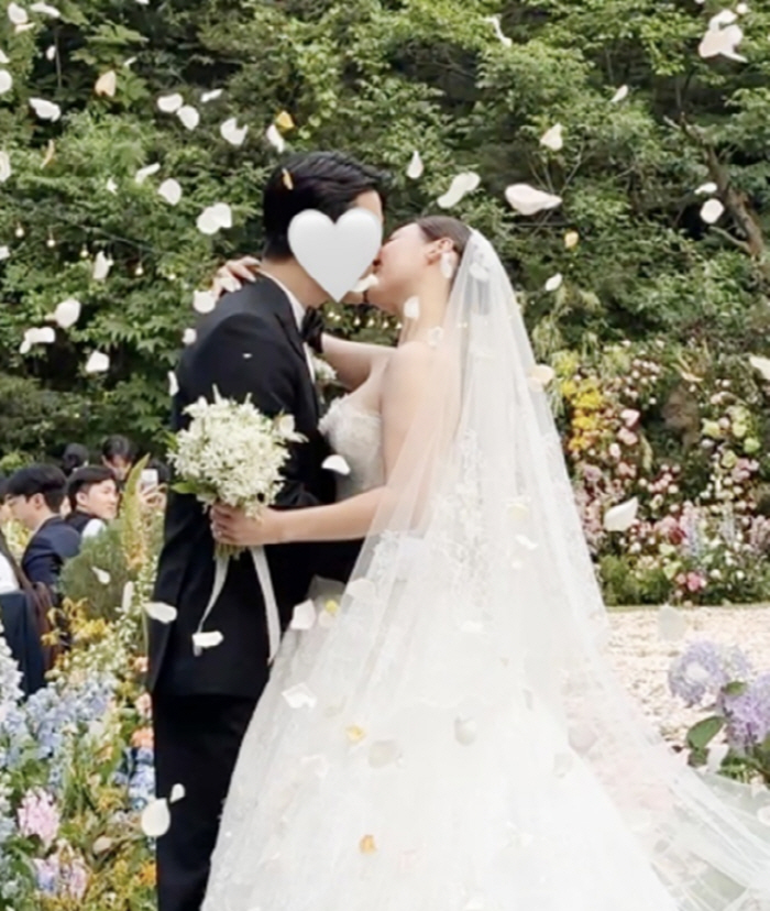 JYP Nation Reunites to Celebrate Min’s Wedding