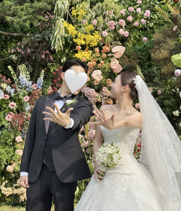 JYP Nation Reunites to Celebrate Min’s Wedding