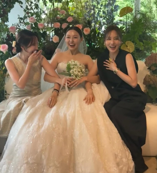Miss A’s Jia and Fei Reunite at Min’s Wedding, Suzy’s Absence Sparks Bullying Talk