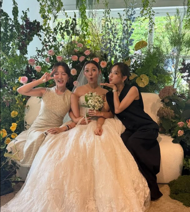 Miss A’s Jia and Fei Reunite at Min’s Wedding, Suzy’s Absence Sparks Bullying Talk
