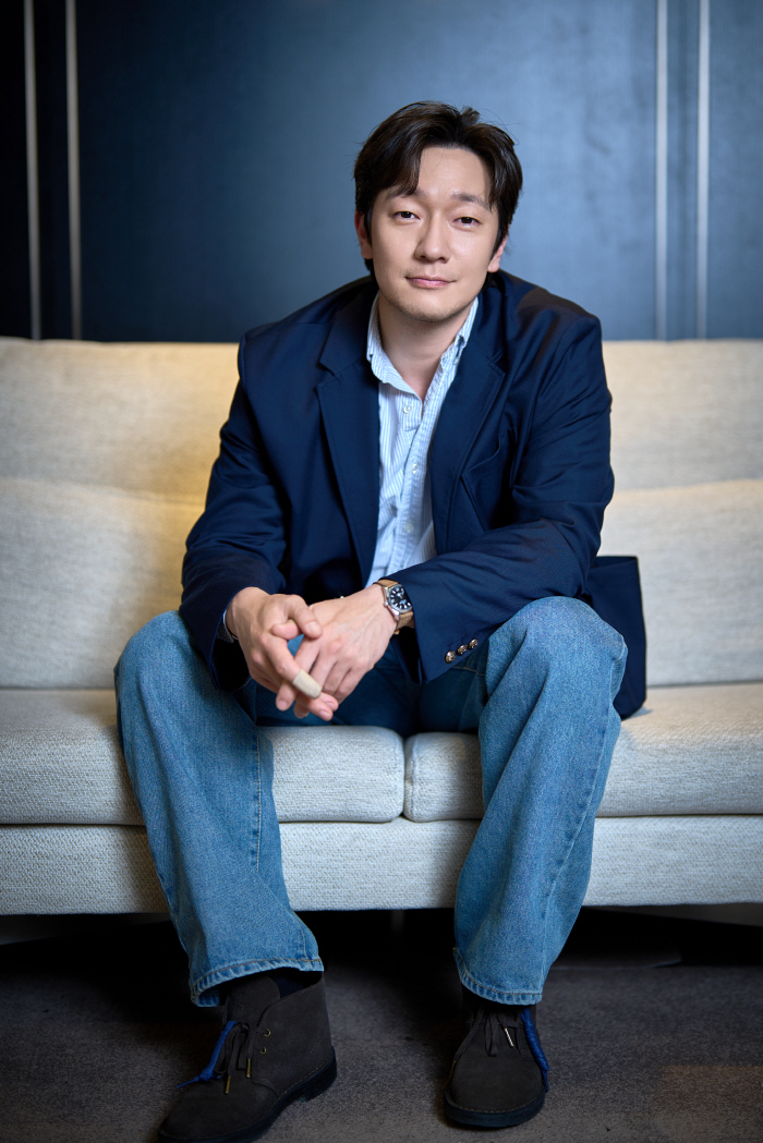Son Suk-ku Reflects on Mystery Role in 'Nine Puzzles' and Stays True to His Acting Style