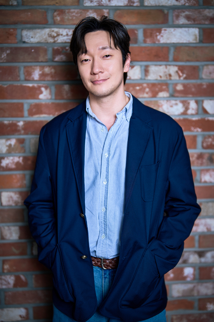 Son Suk-ku Reflects on Mystery Role in 'Nine Puzzles' and Stays True to His Acting Style