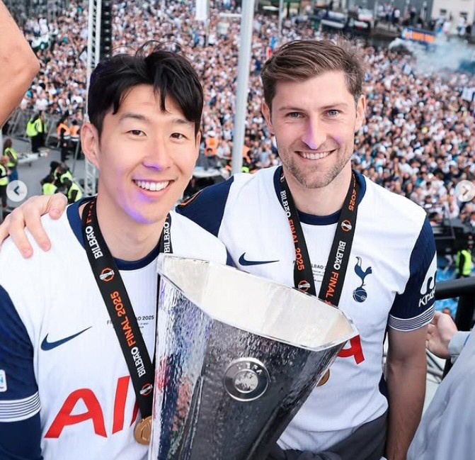 Surprise bait Tottenham to stay in SON, 10-year best friend Davis invokes one-year extension option tardiness...Unusual Re-signing After the Season Ends