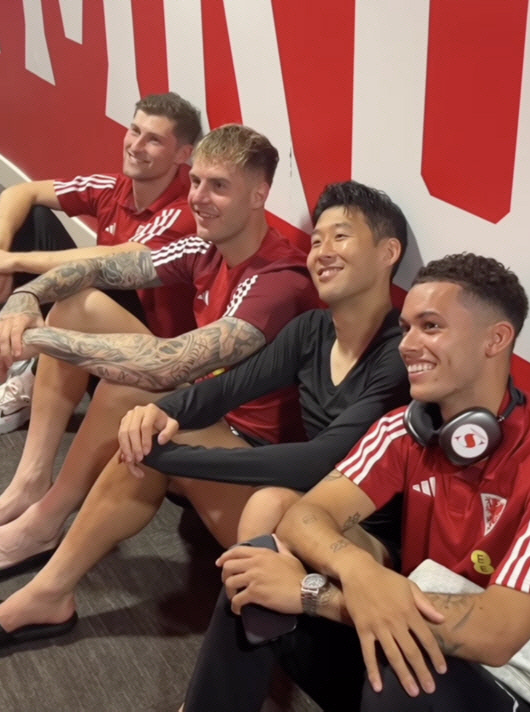 Surprise bait Tottenham to stay in SON, 10-year best friend Davis invokes one-year extension option tardiness...Unusual Re-signing After the Season Ends