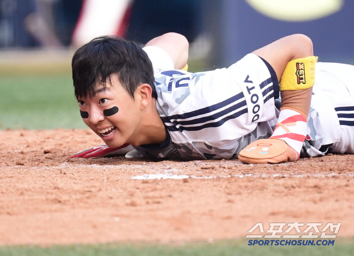 That's why you're an idol. Kim Min-seok, who went around Jamsil Stadium in an instant, ran hard in front of his old colleagues