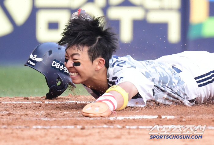 That's why you're an idol. Kim Min-seok, who went around Jamsil Stadium in an instant, ran hard in front of his old colleagues