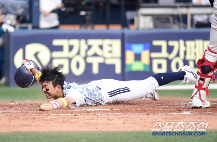 That's why you're an idol. Kim Min-seok, who went around Jamsil Stadium in an instant, ran hard in front of his old colleagues
