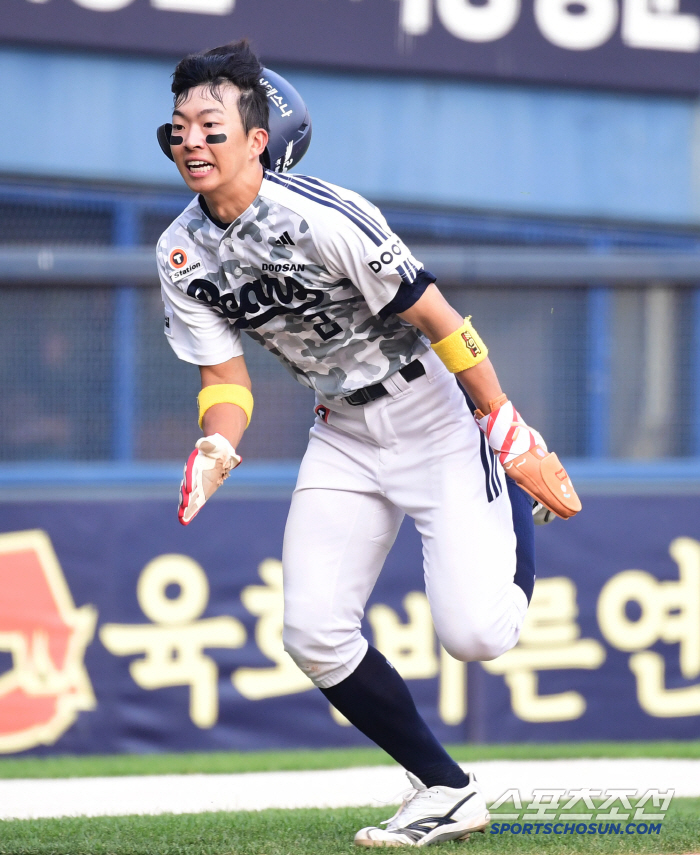 That's why you're an idol. Kim Min-seok, who went around Jamsil Stadium in an instant, ran hard in front of his old colleagues