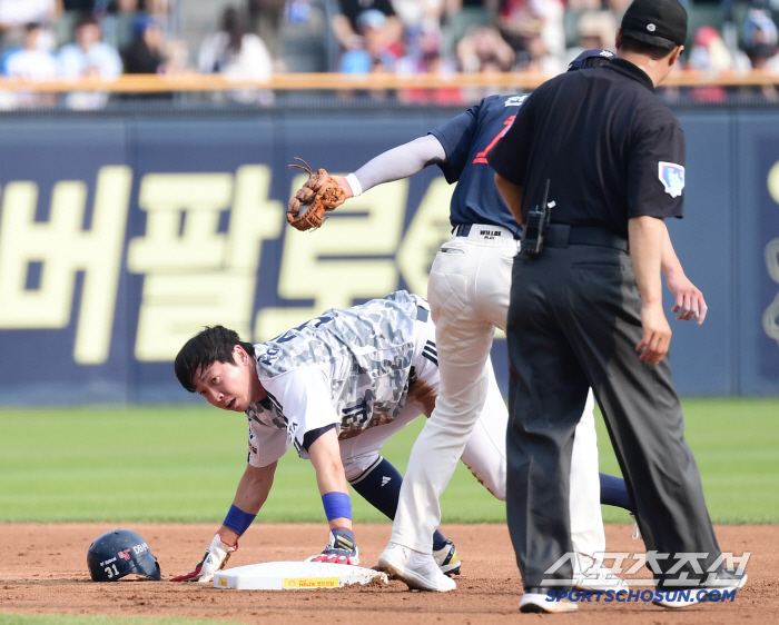 That's why you're an idol. Kim Min-seok, who went around Jamsil Stadium in an instant, ran hard in front of his old colleagues