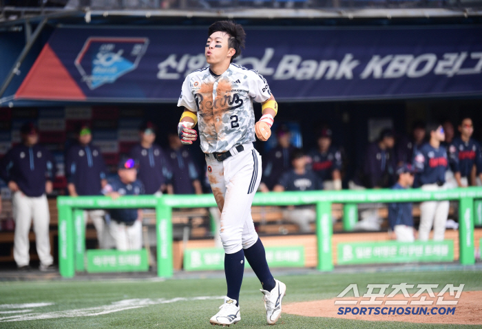 That's why you're an idol. Kim Min-seok, who went around Jamsil Stadium in an instant, ran hard in front of his old colleagues