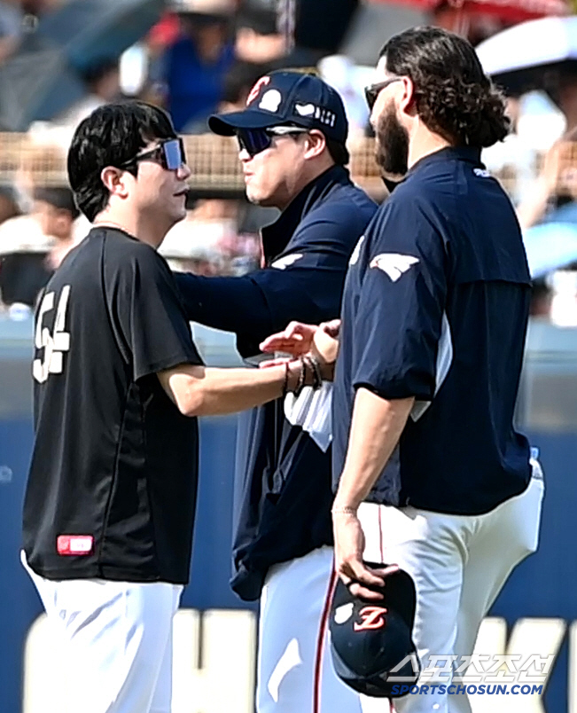 Tomorrow's enemy, today's colleague Yang Hyeon-jong Ponce, met the day before his start and shook hands to fight well 