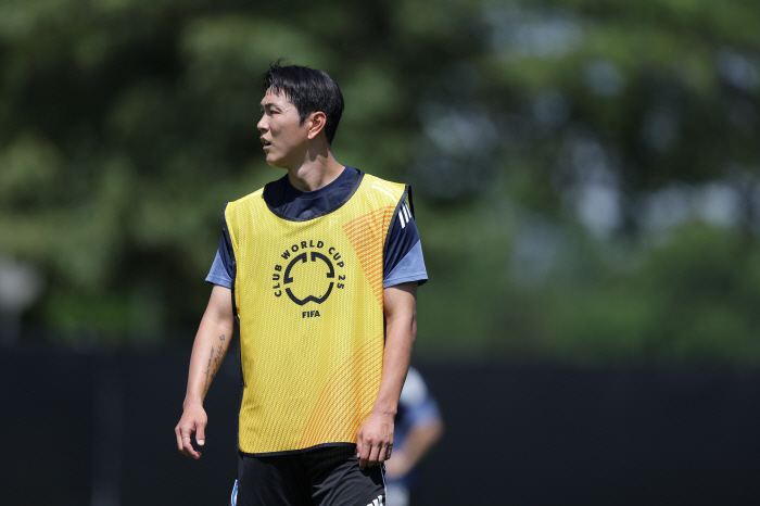 You're jealous of the Club World Cup, right? Ulsan enters base camp Charlotte...the first tempering on the carpet lawn