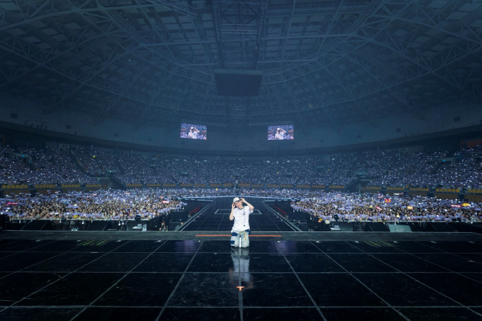Baekhyun has opened his first solo world tour Leverly...Seoul performance fee