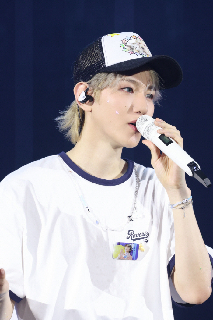 Baekhyun has opened his first solo world tour Leverly...Seoul performance fee