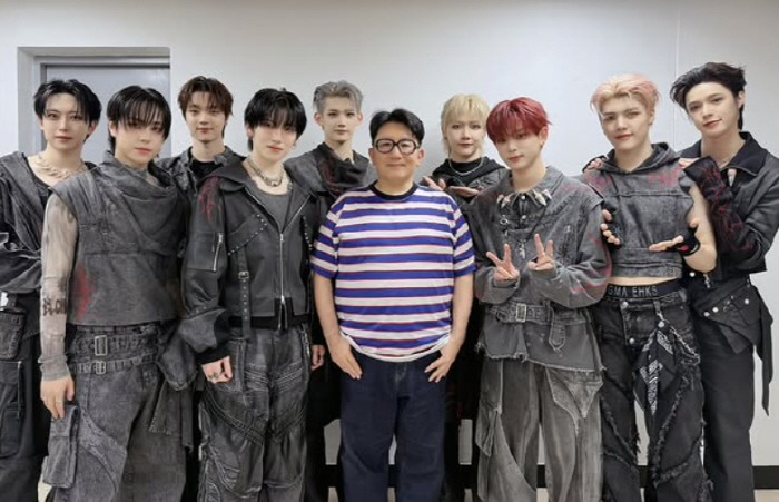 Bang Sihyuk, who's half confidently at the center of the boy group, thought he was a composite