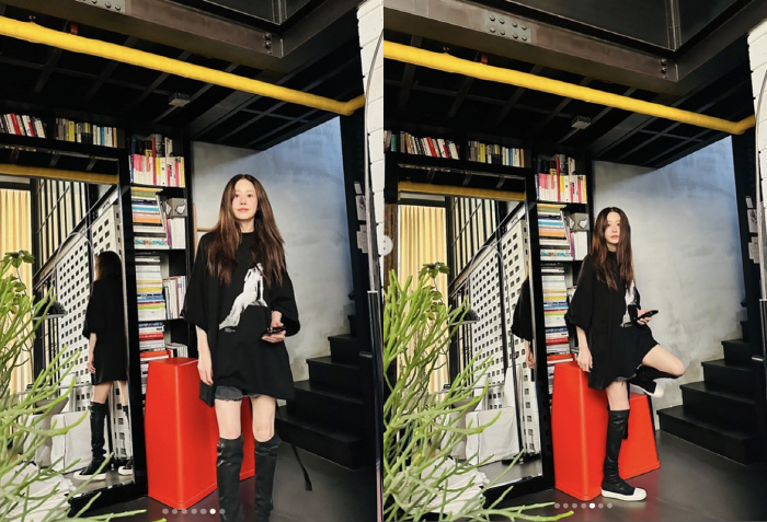 'Cheer up' to the fan who mentioned officially...Ko Hyun-jung works hard and communicates warmly after rumors of death