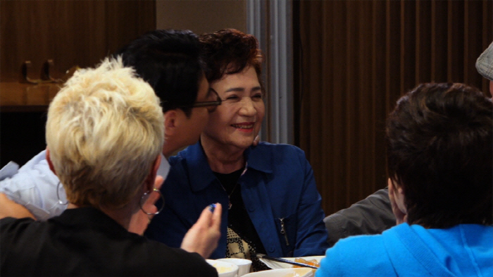 'Hyeeun got married twice. She doesn't have any eyes'. 45 years of friendship