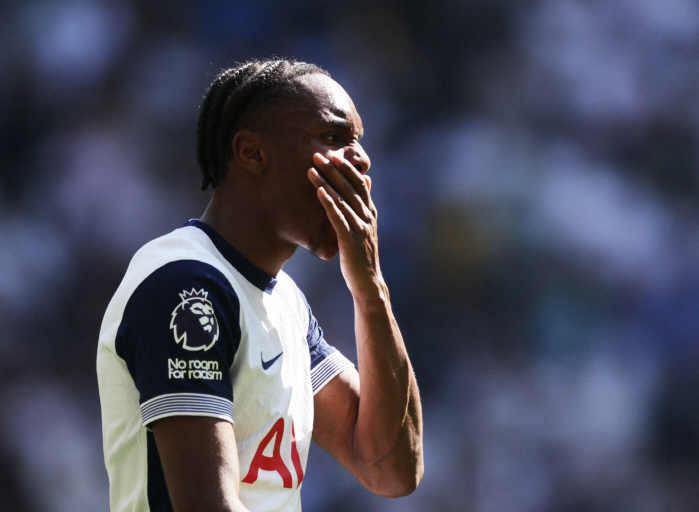 If he wins the Europa League, he plans to give money to recruit a striker with two goals in 13 games that is useless → He will stay at Tottenham somehow