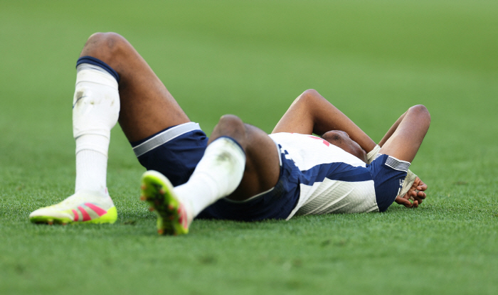 If he wins the Europa League, he plans to give money to recruit a striker with two goals in 13 games that is useless → He will stay at Tottenham somehow