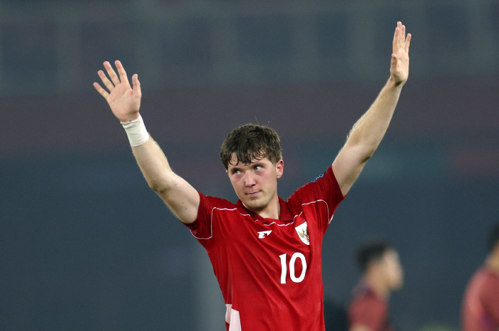 Japan beat him, too? If you win against China and Indonesia, you will rise to 110th place in FIFA rankings