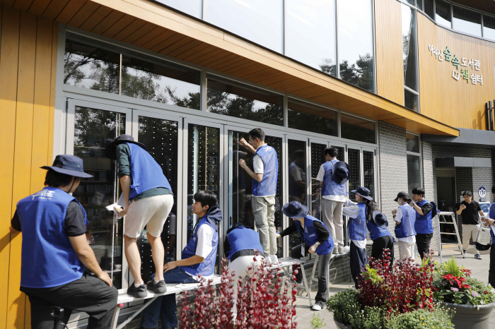 KCC Glass to Launch Eco-Friendly Bird Collision Prevention Glass, Contributes to Conservation of Biodiversity