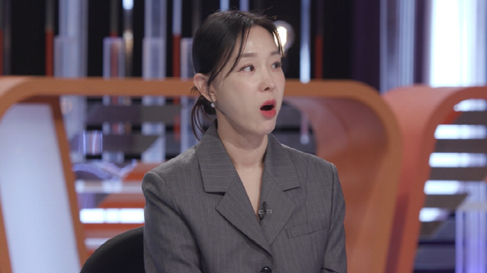 Lee Ji-hye is shocked by Park Jong-cheol, who is wet all over in only panties...What a painful time the bereaved families must have had (Smoking Gun)
