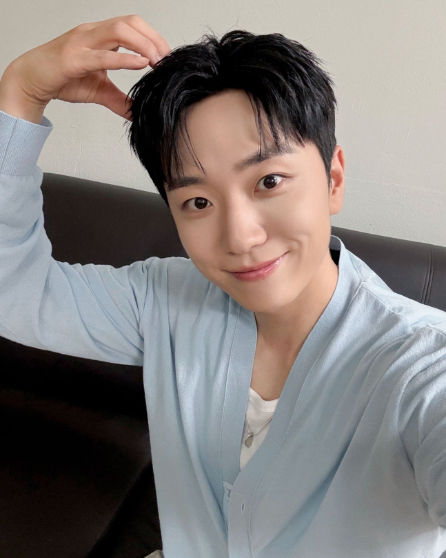  Kim Yu-na ♥ Ko Woo-rim's first fan meeting after being discharged from the military...Fans say, 'Thank you for waiting'