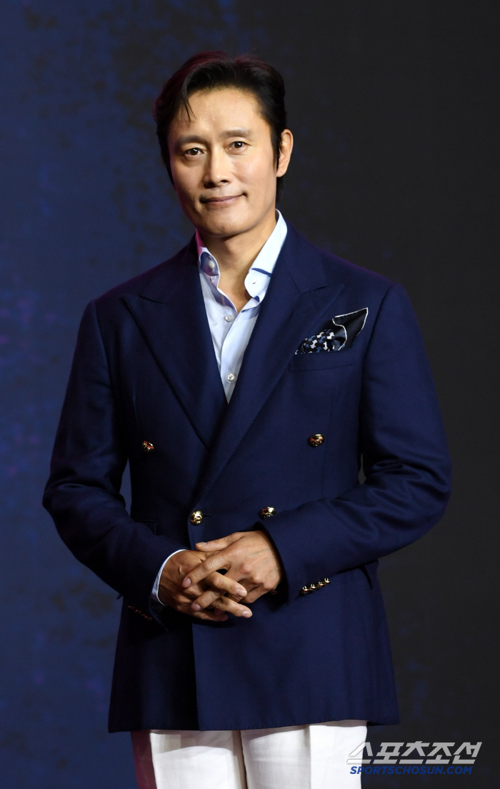 Lee Byungheon is chic