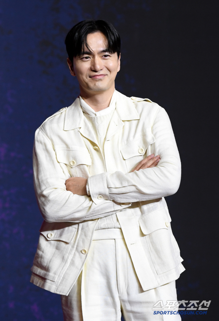  Lee Jinwook's excited smile