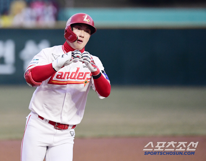 5 of last year's top 6 disappeared...Competition for stolen bases has changed dramatically, 35-year-old center fielder alone No. 1 → Retaking the throne for the first time in 7 years, Cho-joon Jung 