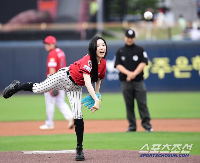 Tigers' real fan Artemis Hasl visited the championship for the second consecutive year and is honored to throw the first pitch