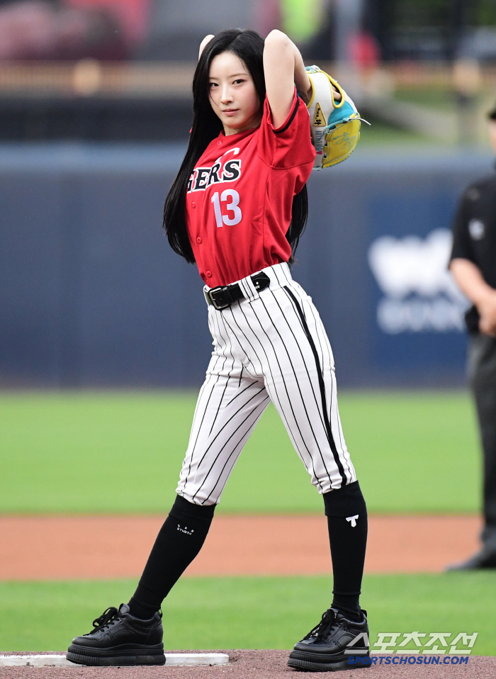 Tigers' real fan Artemis Hasl visited the championship for the second consecutive year and is honored to throw the first pitch