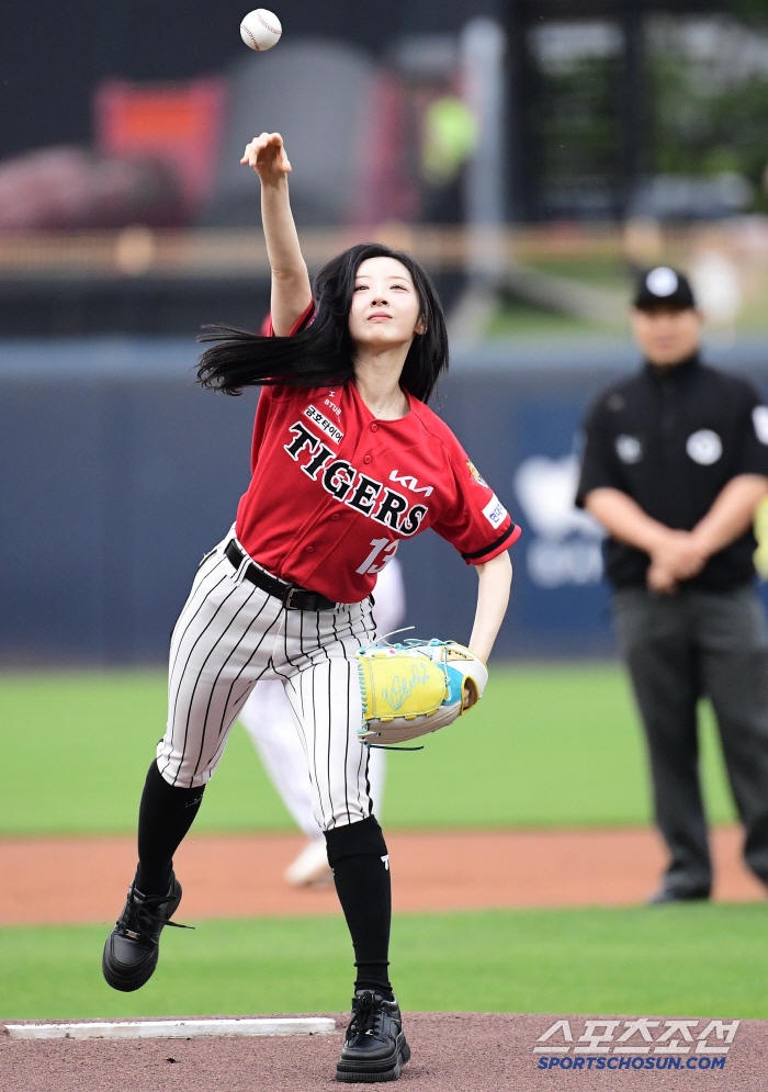 Tigers' real fan Artemis Hasl visited the championship for the second consecutive year and is honored to throw the first pitch